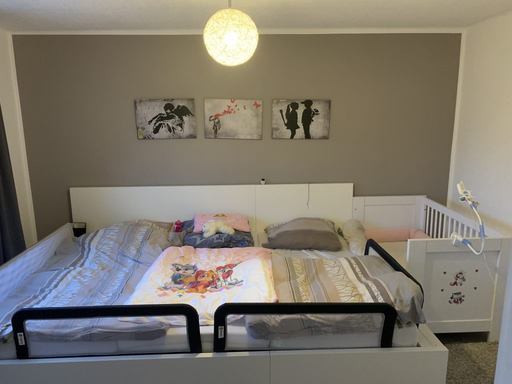 Ein)Blick In 32 Echte Familien-Schlafzimmer - Lächeln Und Winken throughout Schlafzimmer Mit Baby Einrichten