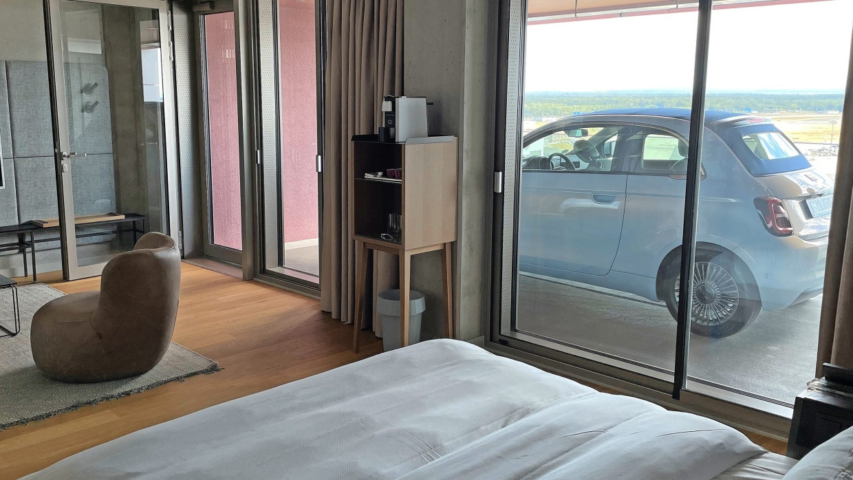 Mit Dem Auto Aufs Hotelzimmer in Auto Schlafzimmer