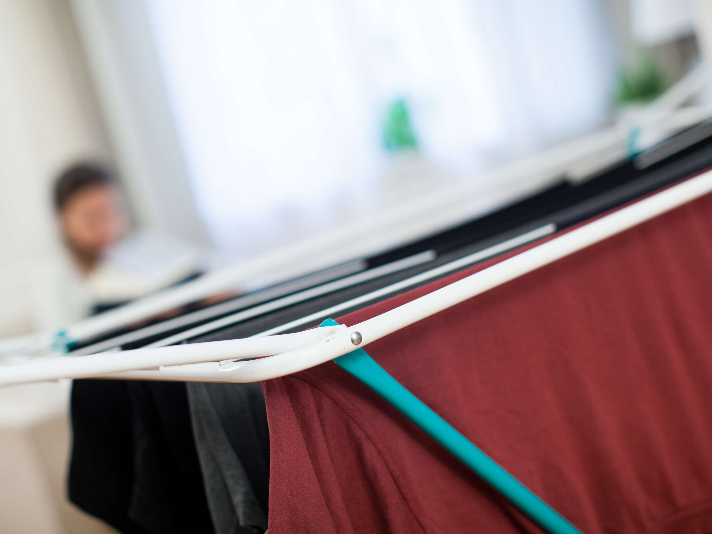 Wäsche Nicht Einfach In Der Wohnung Trocknen: Das Kann Teuer Und for Wäsche Trocknen Im Schlafzimmer Ungesund